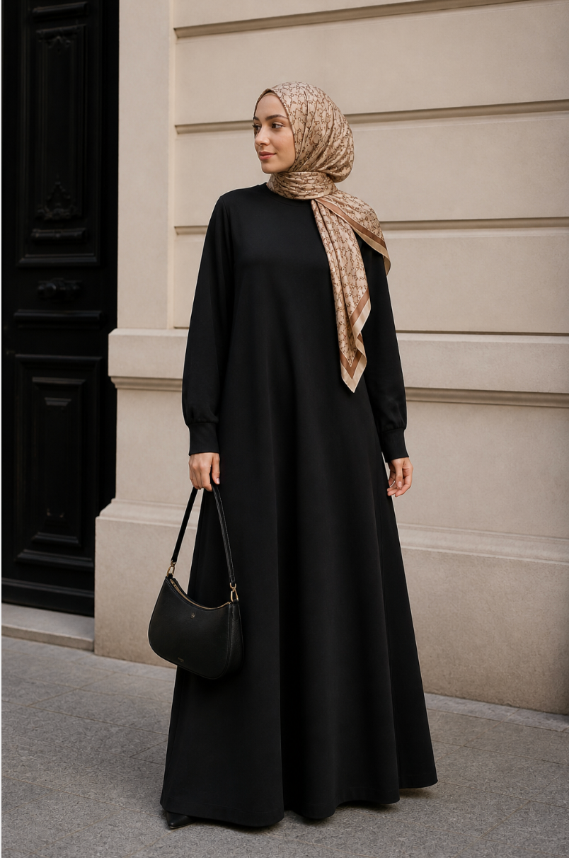 Abayah + Hijab + Brille + Tasche